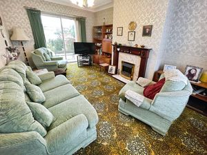 Lounge- click for photo gallery